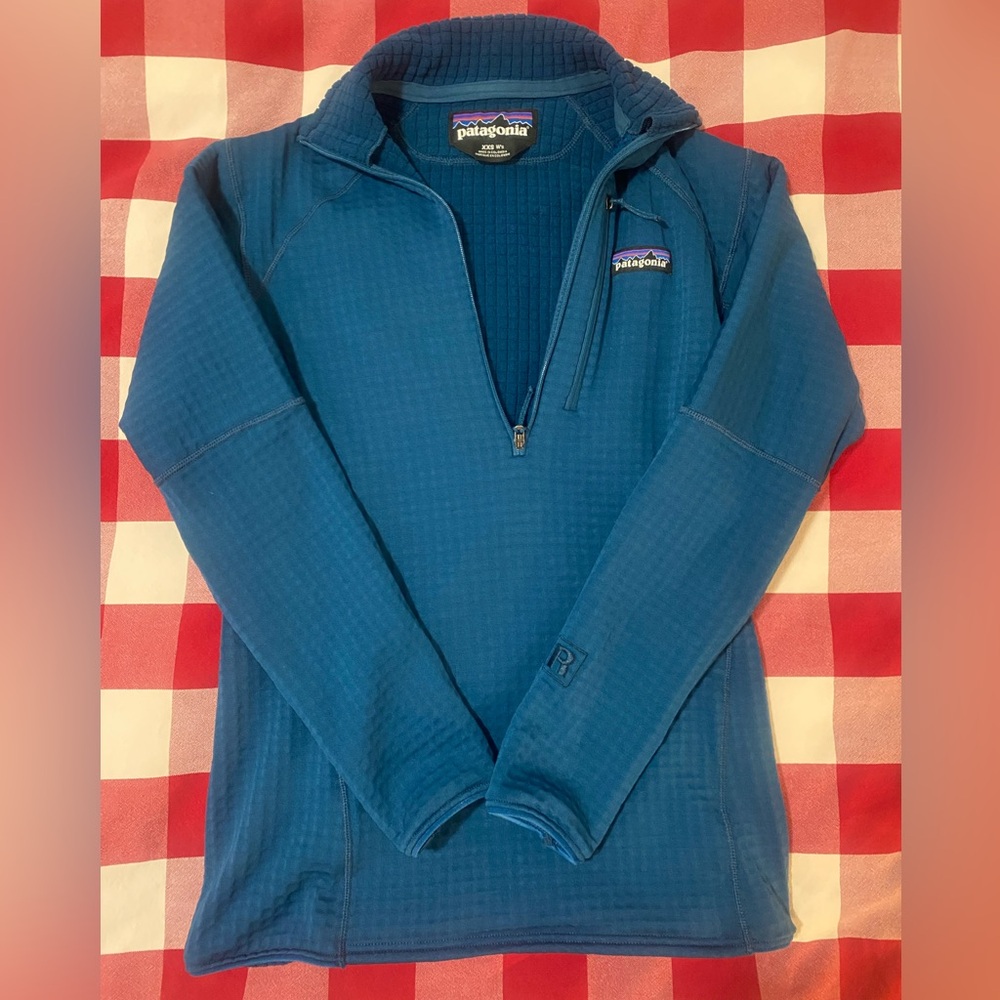 Patagonia R1 Pullover 1/4 zip in Teal color